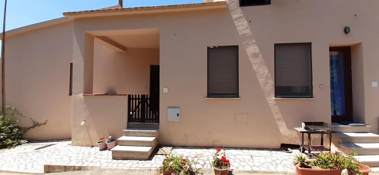 Casa Vacanza Costa Rossa Vista Mare Trinita d'Agultu e Vignola Exterior photo